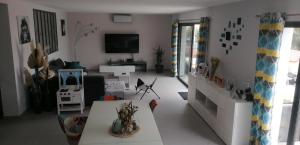 Villa avec piscine au calme vue mer