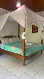 Barclona Guesthouses Lovina - 罗威那