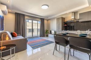 Brand New Apartment With Terrace St Julians - Sleeps 4