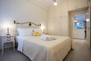 Maria & Philips Garitsa Hideaway