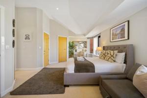 Host & Stay - Marina View Penthouse