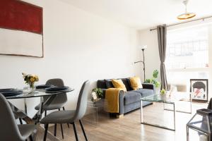 Spacious 2 Bed Apartment in Central Location