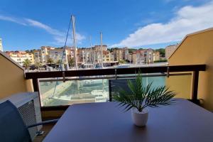 Appartements Magnifique Studio sur le Port de Gruissan (2 a 4 pers) : photos des chambres