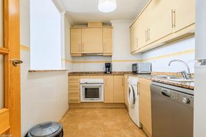 Three-Bedroom Apartment room in Apartamentos Madrid