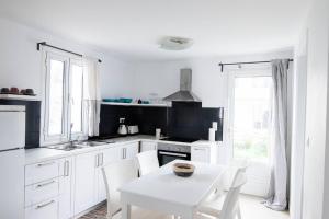 White Wave Villa, 3min walk from beach