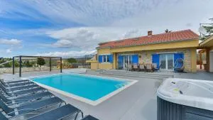 Villa RE with pool and spa - Jovići