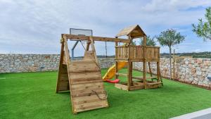 Villa RE with pool and spa