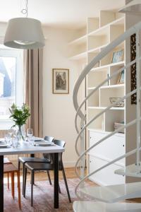 Les Vigies by Cocoonr