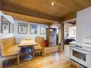 Chalets Chalet Montvalezan-La Rosiere, 5 pieces, 8 personnes - FR-1-398-599 : photos des chambres