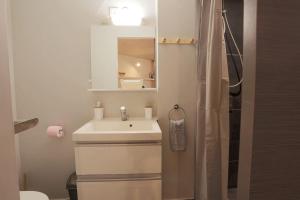 Appartements Le Saint Roch 1 - AC CLIM - WIFI - 50m Centre ville : photos des chambres