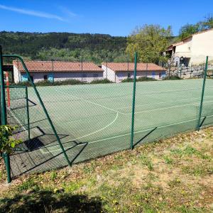 Maisons de vacances Maison de 3 chambres avec piscine partagee jardin et wifi a Salavas : photos des chambres