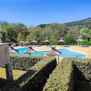 Maisons de vacances Maison de 3 chambres avec piscine partagee jardin et wifi a Salavas : photos des chambres