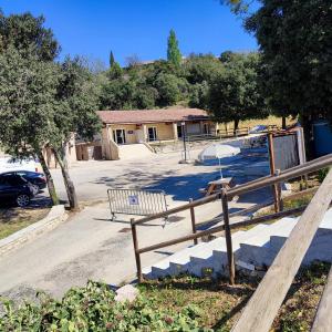 Maisons de vacances Maison de 3 chambres avec piscine partagee jardin et wifi a Salavas : photos des chambres