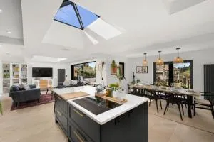 Luxury 5 bedroom Victorian home with Hot Tub - Clunie