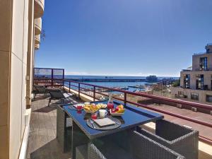Ocean Breeze - Harbor Sea View by LovelyStay