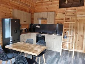 Chalets Cabane pilotis sur etang, au lac de Chaumecon : photos des chambres