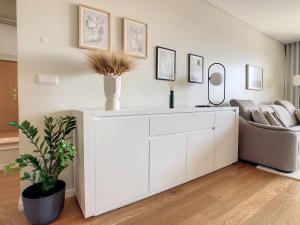 Sunlight Apartment by LovelyStay