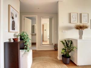 Sunlight Apartment by LovelyStay