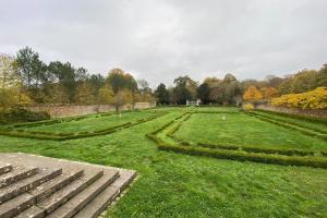 Maisons de vacances Large castle with garden near Caen : photos des chambres