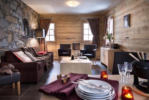 Appart'hotels CGH Residences & Spas La Grange aux fees : Appartement 3 Chambres (8 Adultes) avec Accès au Spa