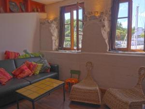 Maisons de vacances Maison 3 niveaux avec terrasse, 2 chambres, animaux acceptes – centre Le Palais - FR-1-418-136 : photos des chambres