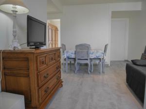 Appartement central à Le Palais avec cour ensoleillée, animaux acceptés - FR-1-418-222