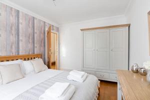 The Roost Group - 8-Bed Home - Hot Tub WiFi Parking