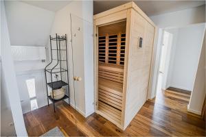Mountain View Apartment with Sauna 