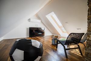 Mountain View Apartment with Sauna