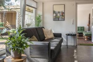 Modernes Landapartment