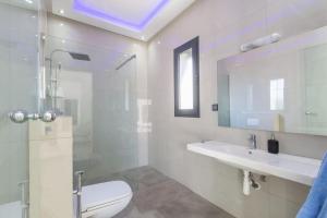 Villa Coquelicot, modern style avec jacuzzi, piscine Chauffée