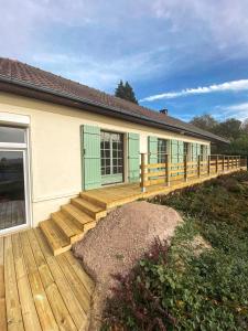 Villas Villa des Suisses avec Jacuzzi & vue sur Lac des Settons : photos des chambres