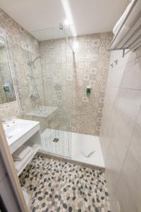 Hotels Hotel Saint Laurent : photos des chambres