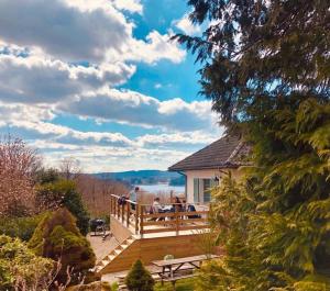 Villa des Suisses avec Jacuzzi & vue sur Lac des Settons