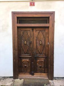 Kamenný dům s výhledem na zámek 20km od Prahy