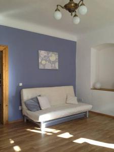 Apt. overlooking the castle Nižbor20km from Prague