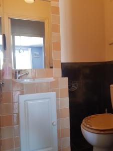 Villas VILLA avec piscine WIFI parking (Villeneuve Loubet) : photos des chambres