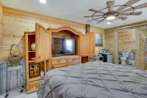 Farm Stay Modern Barndominium in Lakeland!