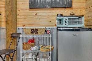 Farm Stay Modern Barndominium in Lakeland!