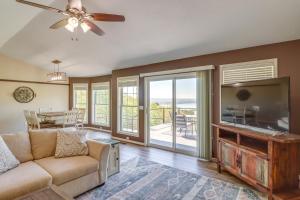 Charming Edgemont Home with Deck and Lake Views!