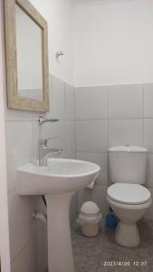 Sencillo PH céntrico de Marcela sin garage sin cargos