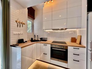 Sleek Studio in Voula Center