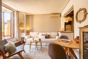 Apartamento con terraza junto a Sol