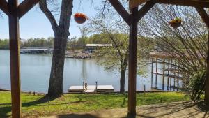 LAKEFRONT Home at Lake Chickamauga! Walk to the Marina!
