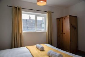 Cottenham - City Centre with Free Private Parking 2 toilets 4 Bedroom Sleeps 8