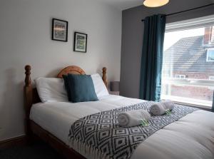 Cottenham - City Centre with Free Private Parking 2 toilets 4 Bedroom Sleeps 8
