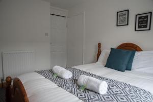 Cottenham - City Centre with Free Private Parking 2 toilets 4 Bedroom Sleeps 8