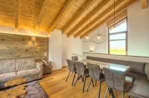 Ski-in Ski-out Chalet Maiskogel 17A - by Alpen Apartments