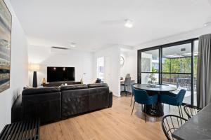 Modern 2-Bed with a Spacious Patio