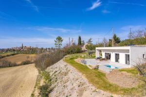 Villas VILLA LE BELVEDERE-DESIGN-PISCINE-VUE-GAILLAC : photos des chambres